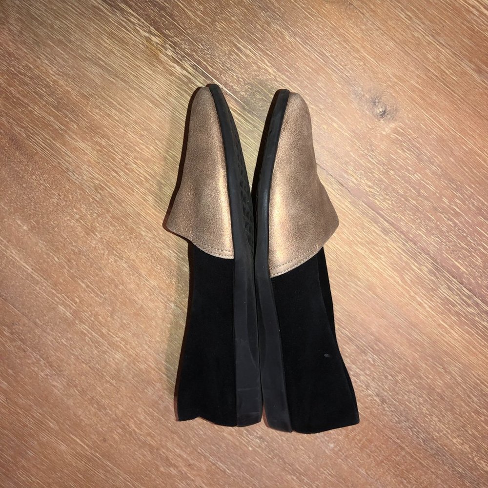 AEROSOLES Trend Setter Leather Slip On Flat Shoes Black Gold Shimmer 6.5